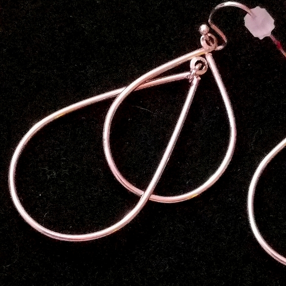 CLEARANCE 💖Unique Pair of Earrings - Picture 2 of 3